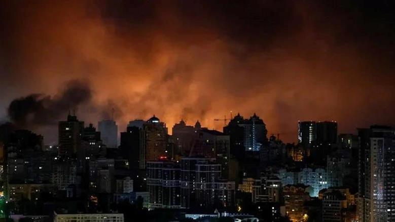 مقتل 4 أشخاص وإصابة 10 آخرين في هجوم روسي على كييف ومحيطها
