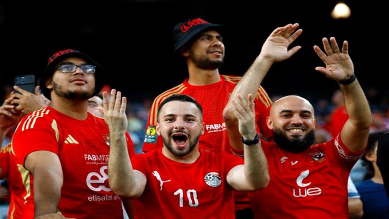 «مفيش مستحيل».. رسائل جماهير الأهلي من «ميتلايف» خلال مواجهة بورتو