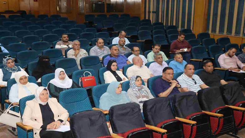 اجتماع محافظ القليوبية 