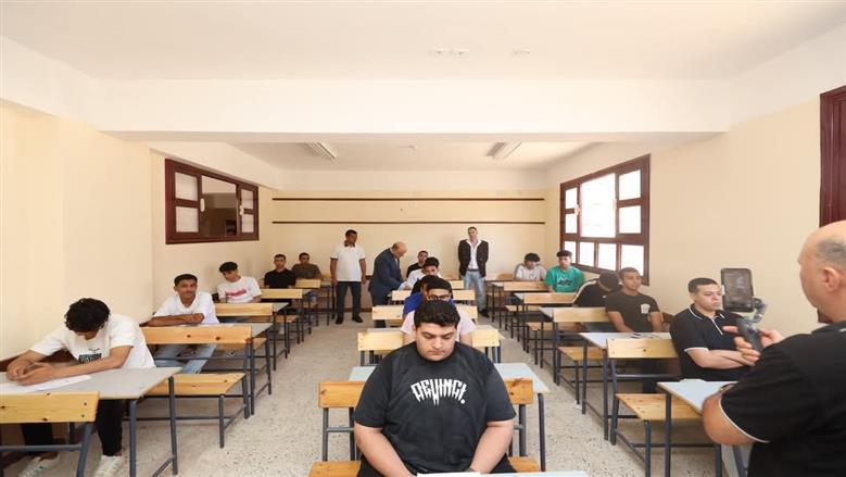طلاب الثانوية العامة بكفر الشيخ سعداء بامتحاني الفيزياء والتاريخ