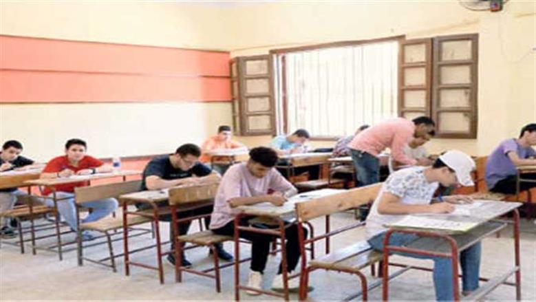 لجان الامتحانات تتسلم ورق أسئلة الفيزياء والتاريخ للثانوية العامة 2025
