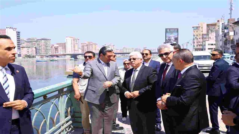 وزير التعليم العالي والمحافظ يتفقدان كوبري دمياط التاريخي