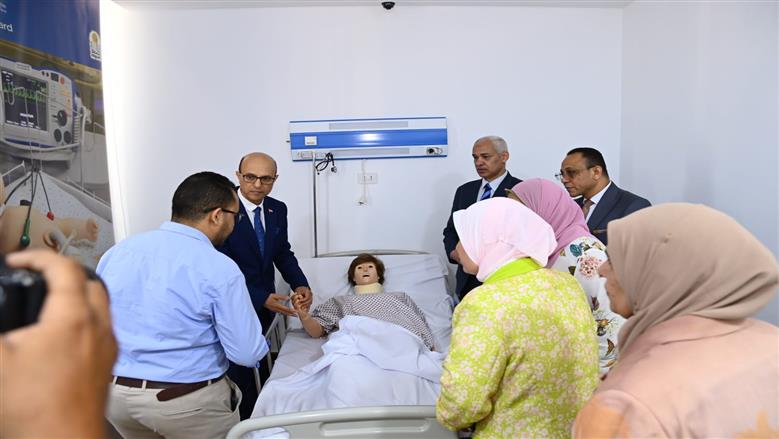 رئيس جامعة أسيوط يفتتح تطوير كلية التمريض