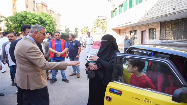 تسليم تاكسي جديد وإعانة