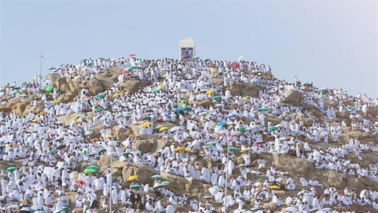 من مسجد نمرة إلى جبل الرحمة.. 2 مليون حاج يتوافدون على عرفات لأداء الركن الأعظم 