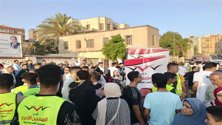 «المصريين الأحرار» ينظم احتفالات عيد الأضحى ويوزع الهدايا على الأطفال بأسيوط