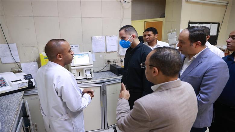 نائب وزير الصحة يتفقد عدة منشآت طبية بالقاهرة تزامنا مع أول أيام العيد