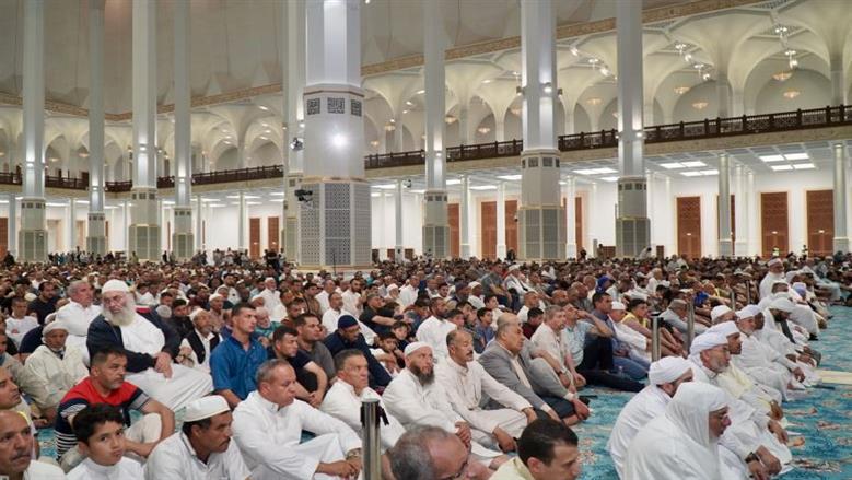 بث مباشر.. شعائر صلاة الجمعة من مسجد الإمام الحسين