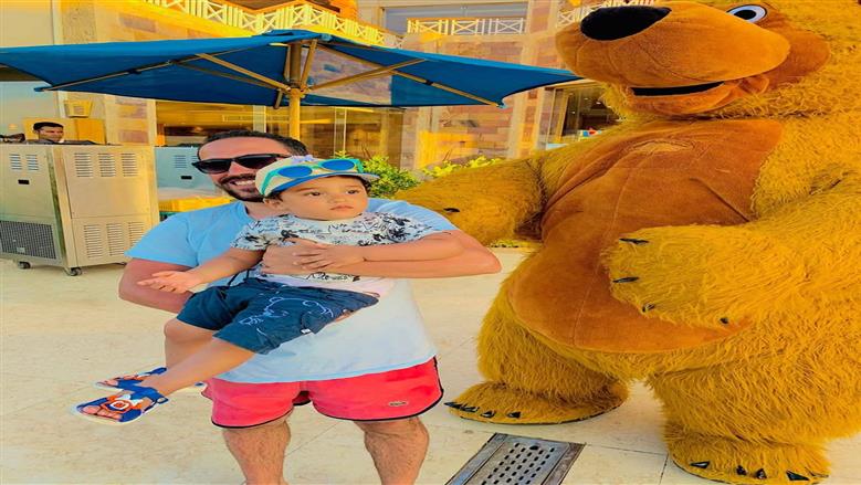الأجانب في العيد احتفالات بـ«الفوم».. والبوفيه «فتة وممبار»