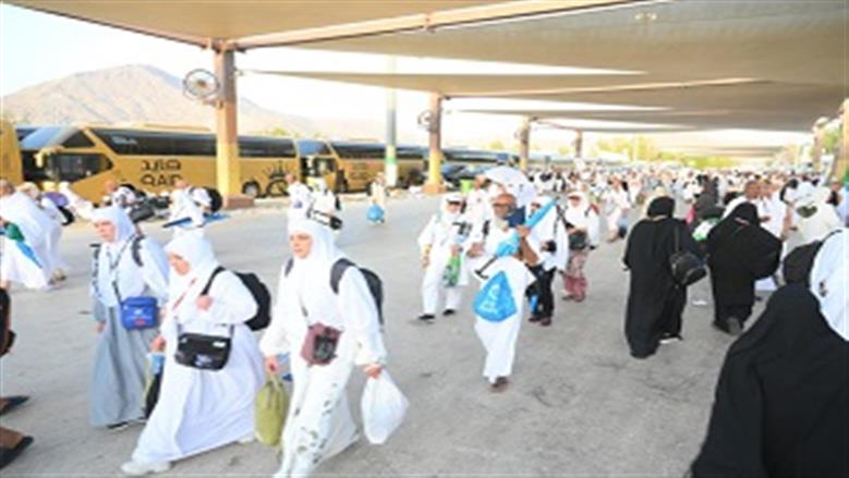 هل يجوز للنساء والمرضى وأصحاب الأعذار التوكيل في رمي الجمرات؟