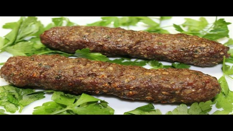 الكفتة المشوية على سيخ الخشب في البيت بطعم الحاتي.. وصفة سحرية