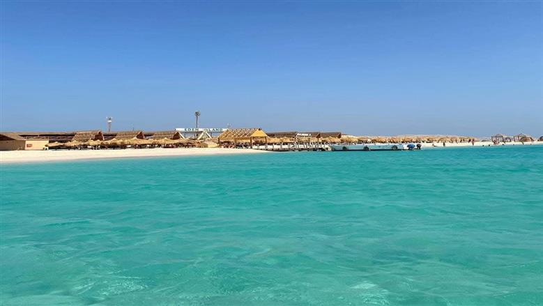 رواج سياحي في الغردقة.. إقبال كبير مع إجازة الصيف علي الأكوا بارك  (فيديو)