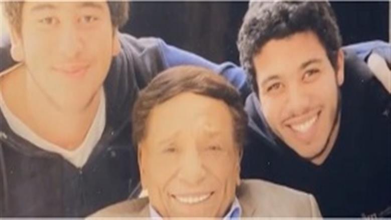 فيديو نادر.. عادل إمام يروي موقفا كوميديا بسبب أغنية لعبد الحليم حافظ