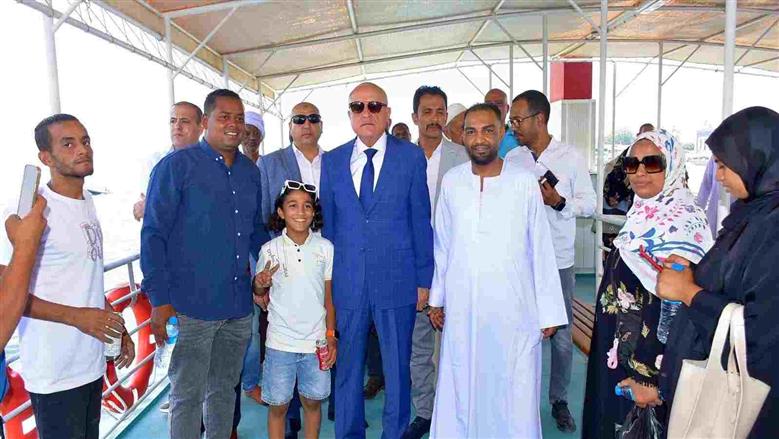 سعة الواحدة 250 راكبا..محافظ الأقصر يدشن معديتين جديدتين لخدمة السياح والمواطنين
