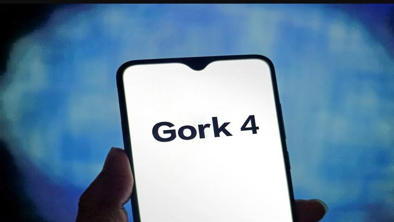 أطلقه إيلون ماسك.. ما مميزات نموذج «Grok 4» المنافس للذكاء الاصطناعي؟