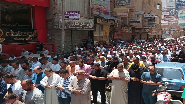 أنقذ أقاربه من الغرق.. الآلاف يشيعون أحمد حمدي بصلاة الغائب في الدقهلية
