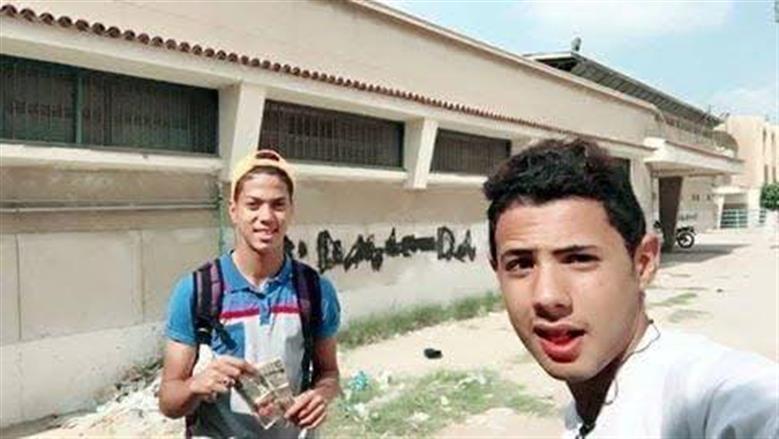 كيف احتفل إمام عاشور بأول زيادة في راتبه؟.. صديق لاعب الأهلي يروي قصة كفاحه