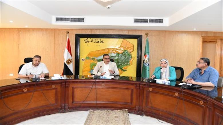 محافظ الفيوم يوجه بتحليل مياه بحيرة قارون قبل إنزال يرقات جمبري وزريعة أسماك