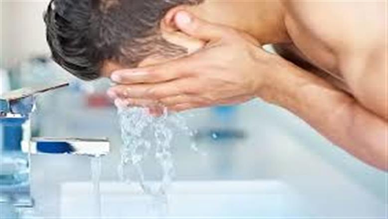 كيف أتوضأ بعد زراعة الشعر؟.. عضو مركز الأزهر تجيب 