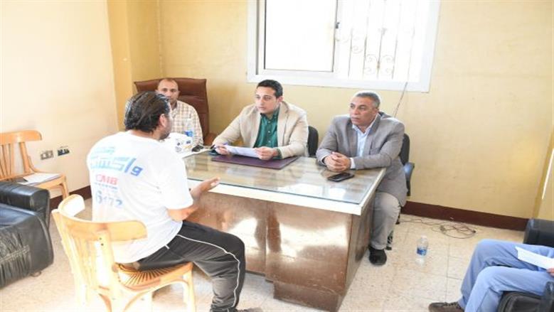 نائب محافظ الفيوم يستمع لشكاوى المواطنين