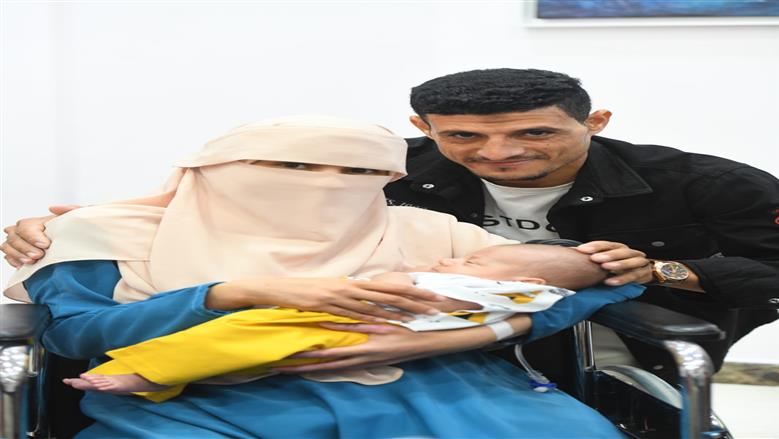 قصة نجاح نادرة.. مستشفى الناس تحتفل بـ«سبوع» الطفل يحيي بعد ولادته بمعجزة إلهية.. الأطباء أنقذوا الأم من حروق خطيرة.. الولادة العاجلة أعطت الجنين «قبلة الحياة» بعد توقف حركته.. وأيمن عباس يشارك العائلة الاحتفال
