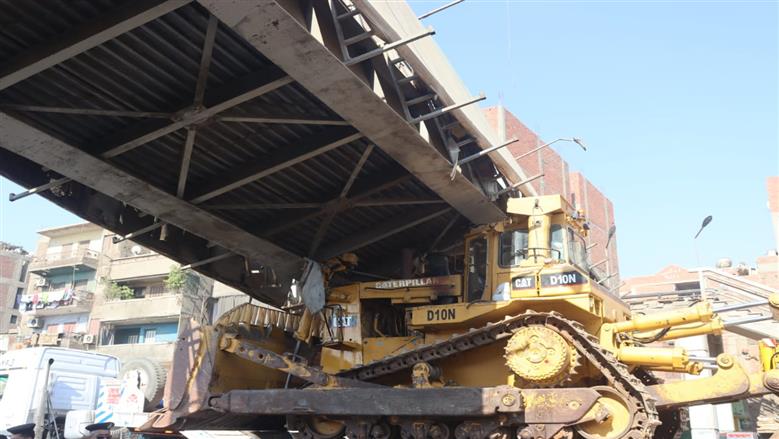 سقوط كوبرى المشاة علي  الطريق الزراعي بطوخ