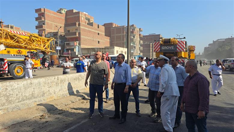 سقوط كوبرى المشاة علي  الطريق الزراعي بطوخ