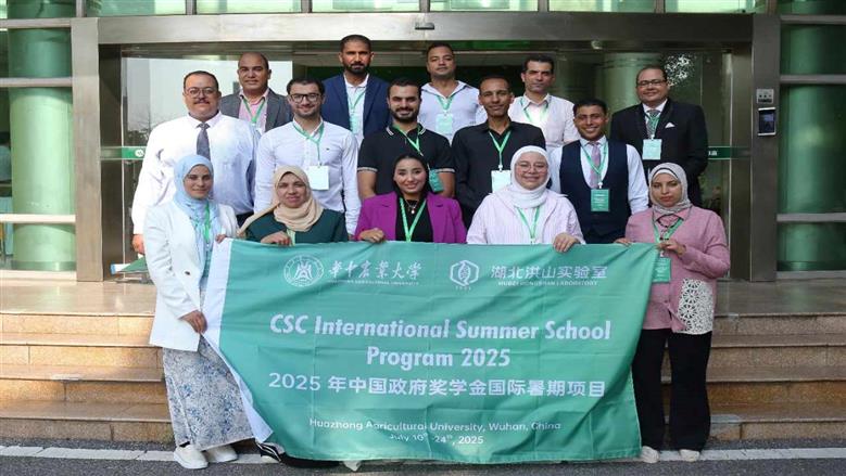 طلاب جامعة بنها في المدرسة الصيفية