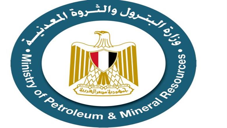 «البترول»: خطة طوارئ للتعامل مع حادث انقلاب بارج بحري في خليج السويس