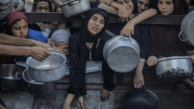 مصور الفتاة الجائعة في غزة يكشف تفاصيل المشهد المؤثر.. صرخت ثم اختفت