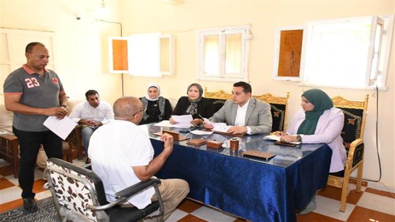 نائب محافظ الفيوم يستمع لشكاوى المواطنين