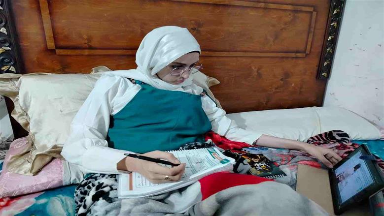 رمز للأمل والانتصار.. سارة ابنة الشرقية تهزم السرطان وتنجح في الثانوية العامة