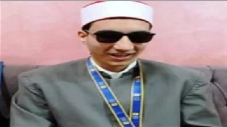 فاز بالمركز الأول بتحدي القراءة العربية.. محمد ثالث الجمهورية مكفوفين: أسرتي سر تفوقي