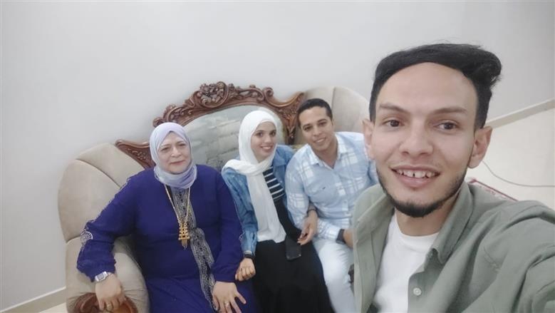 اكبر طالبة