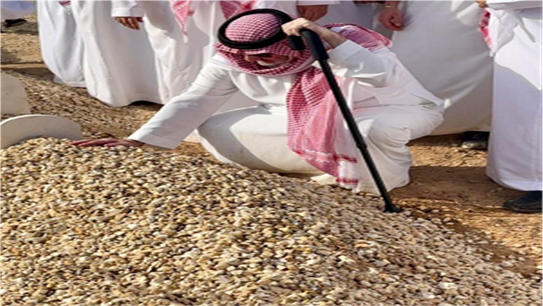 وعد ورسالة مبكية على القبر.. والد «الأمير النائم» يرثي نجله