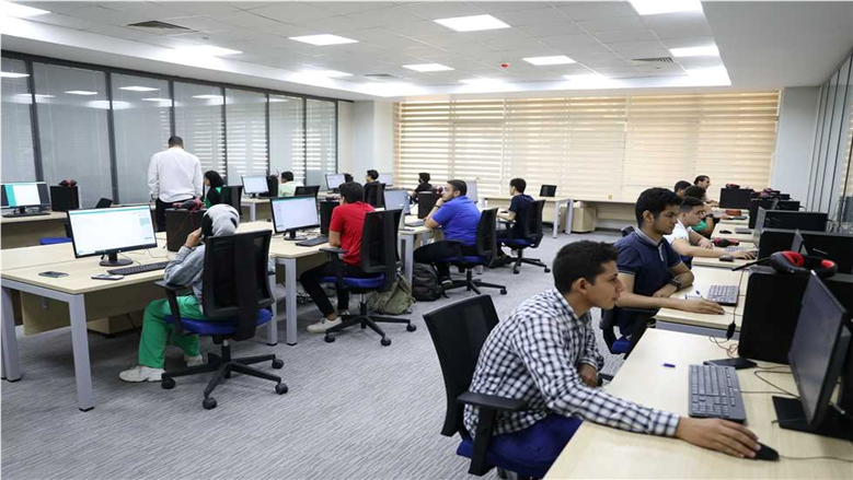 كليات لا تطلب مجموع عالي وتضمن فرص توظيف سريعة بعد التخرج