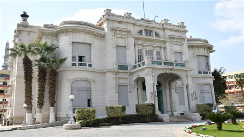 الأوراق المطلوبة وشروط التقديم لكلية الصيدلة جامعة عين شمس 2025 