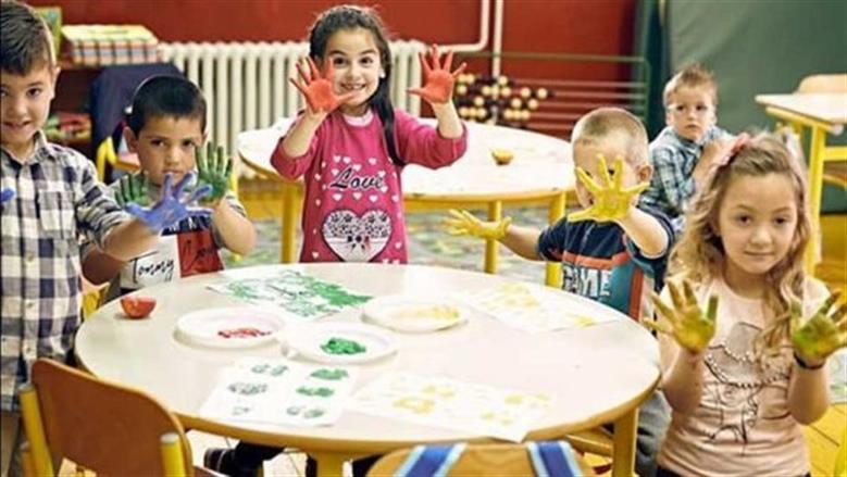 5 طرق جديدة تجعل الأطفال يقضون وقت ممتعا في المنزل.. قصص ورياضة