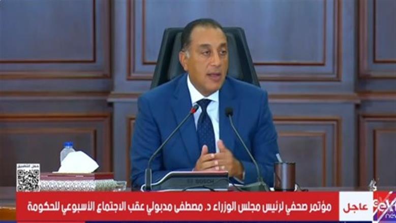 رئيس الوزراء يعتذر للمواطنين في الجيزة عن انقطاع الخدمات خلال الأيام الماضية