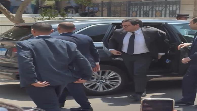 وزير الثقافة وشريف منير وصبري فواز يشاركون في جنازة لطفي لبيب