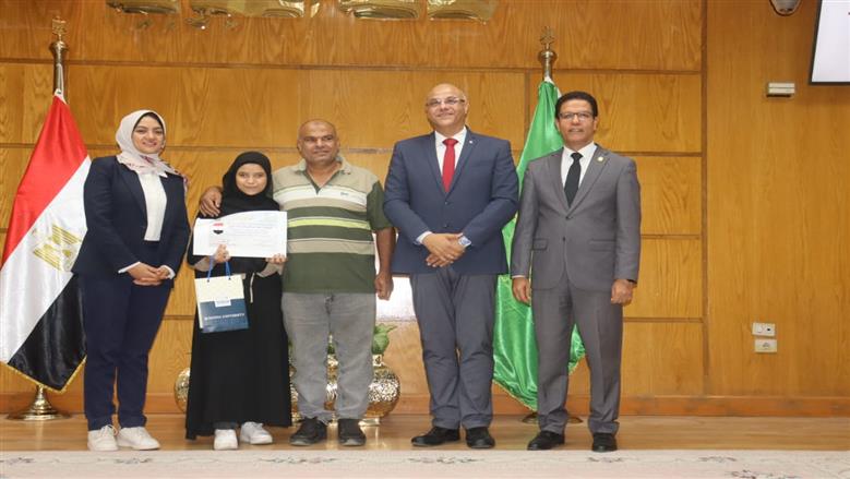 تكريم محافظ القليوبية للمتفوقين
