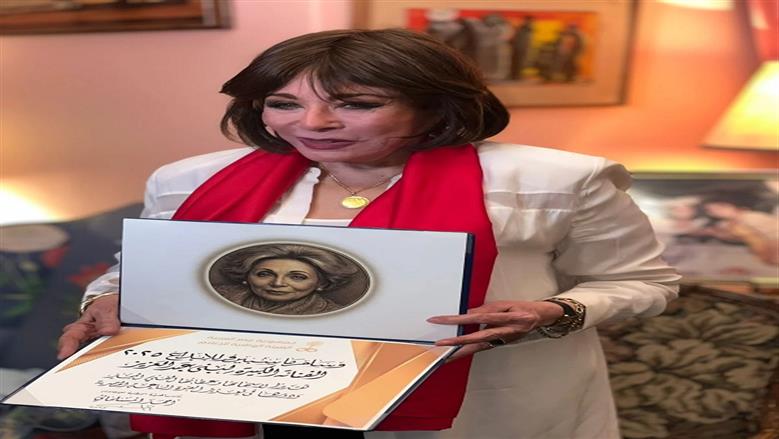 لبنى عبد العزيز