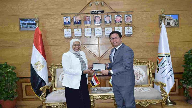 لقاء رئيس جامعة بنها