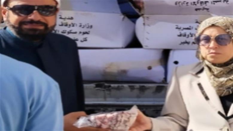 وكيل أوقاف مطروح يُسلِّم طني لحوم للأسر الأولى بالرعاية ضمن مشروع صكوك الأضاحي 