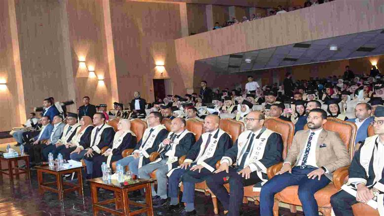 رئيس جامعة بنها يشهد حفل تخريج دفعة جديدة