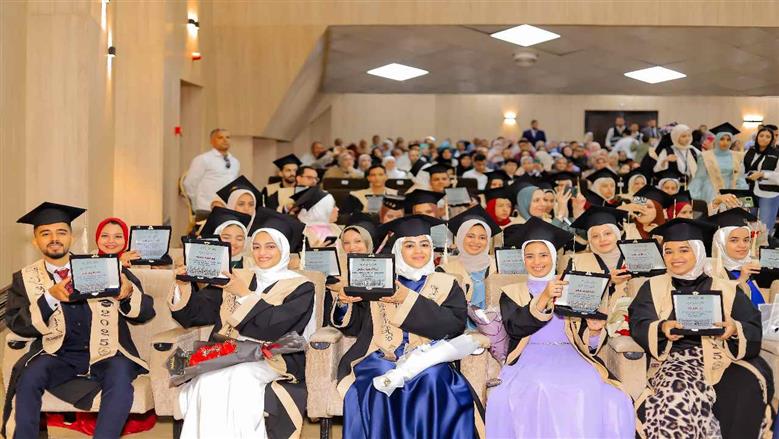 تخريج طلاب كلية الطب البيطري ببنها