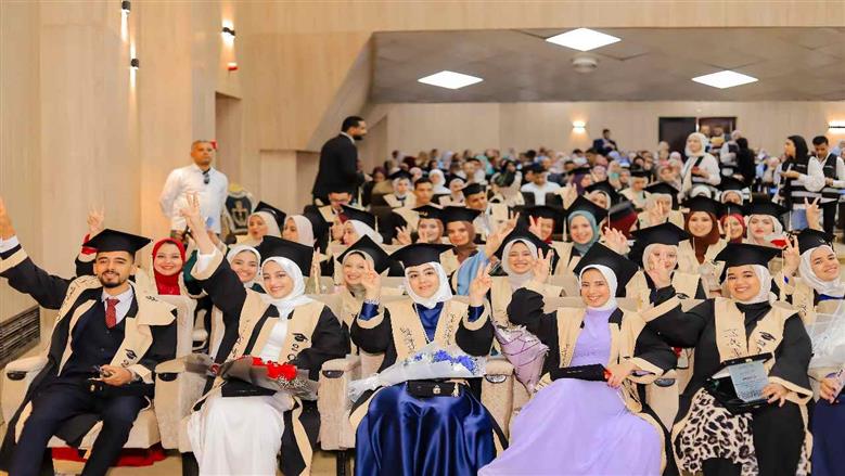 تخريج طلاب كلية الطب البيطري ببنها