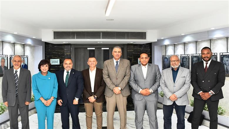 محافظ أسوان يناقش انطلاق مبادرة سكن كريم