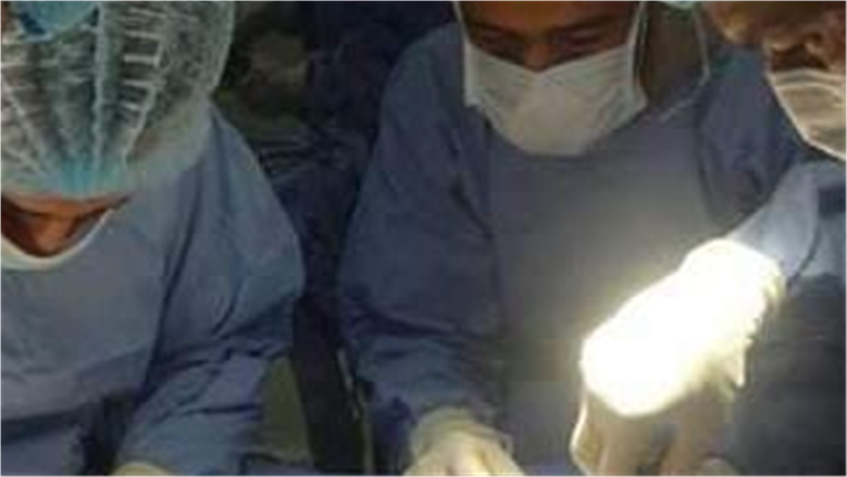 فريق طبي في مستشفى سوهاج ينجح في إجراء جراحة دقيقة لطفلة مصابة بالعظام الزجاجية