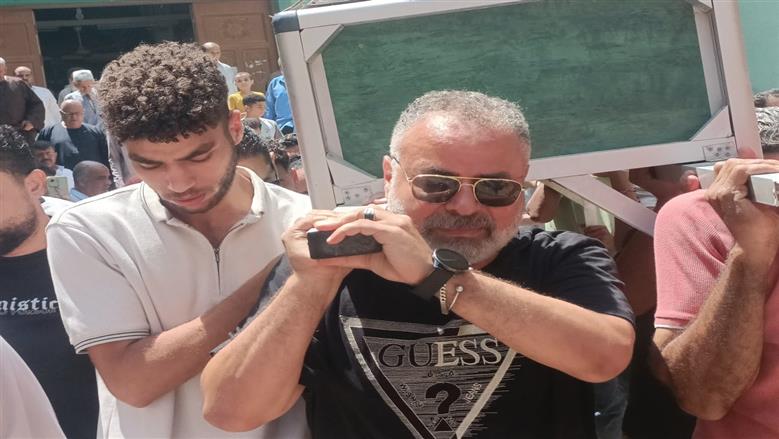 تشييع جثمان والدة الفنان صبحي خليل من قرية نجريج تنفيذا لوصيتها
